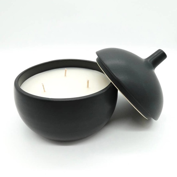 ZODAX Bodega Ceramic Candle Large Black Lemon Blackberry Musk 16.7oz 50hr NIB - Picture 4 of 11